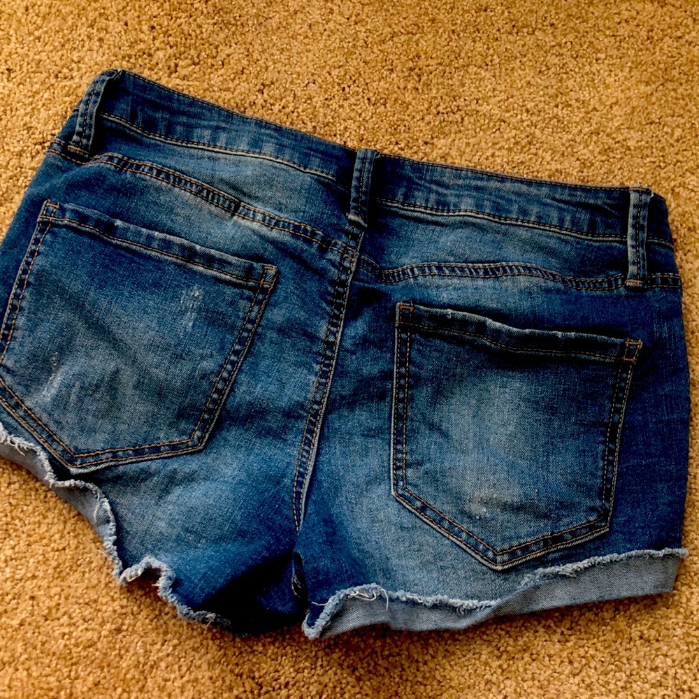 Shorts - Picture 2 of 3